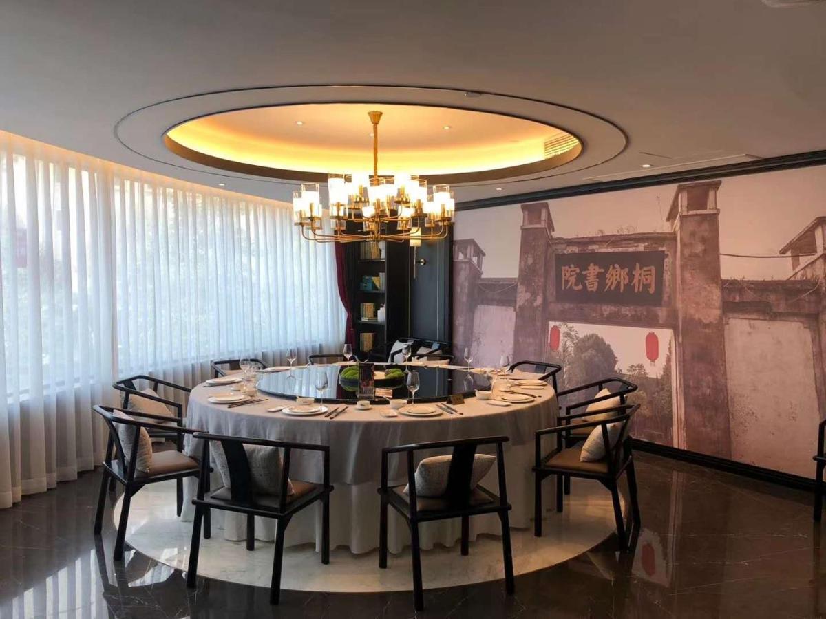 Oriental Hotel Tong Xiang Цзясин Экстерьер фото