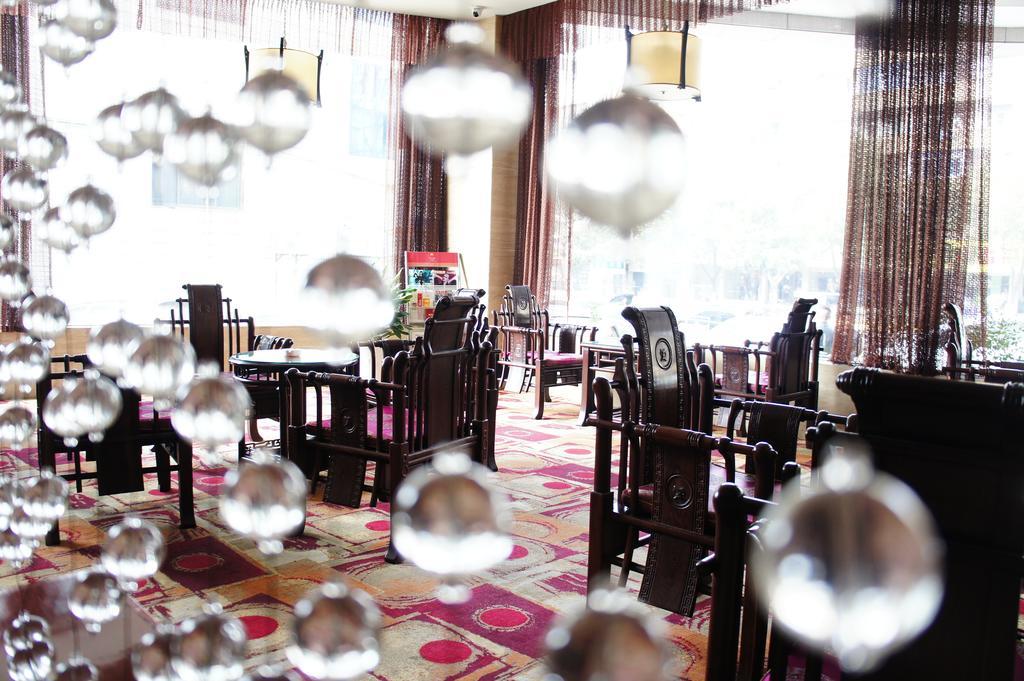 Oriental Hotel Tong Xiang Цзясин Экстерьер фото