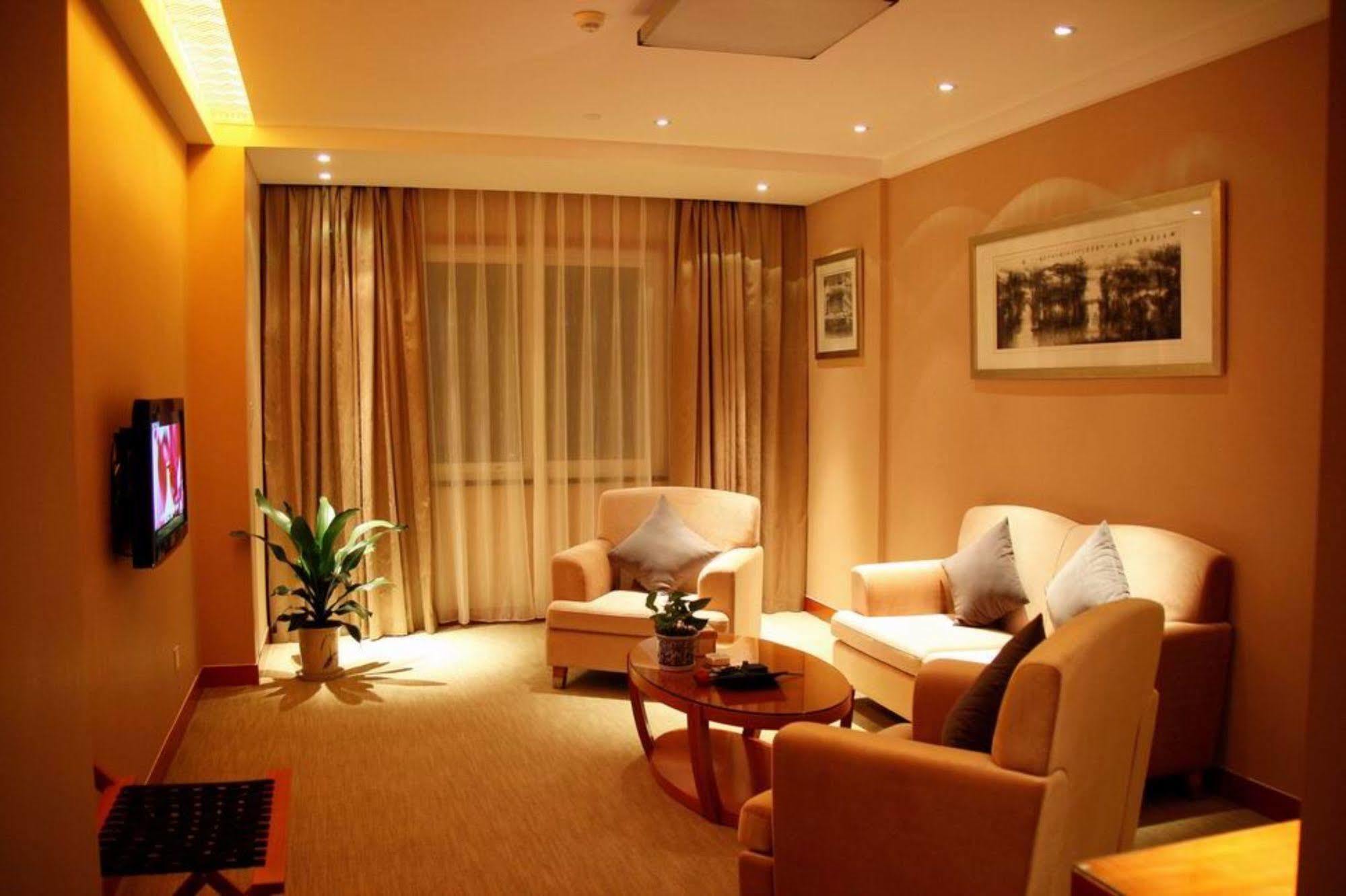Oriental Hotel Tong Xiang Цзясин Экстерьер фото