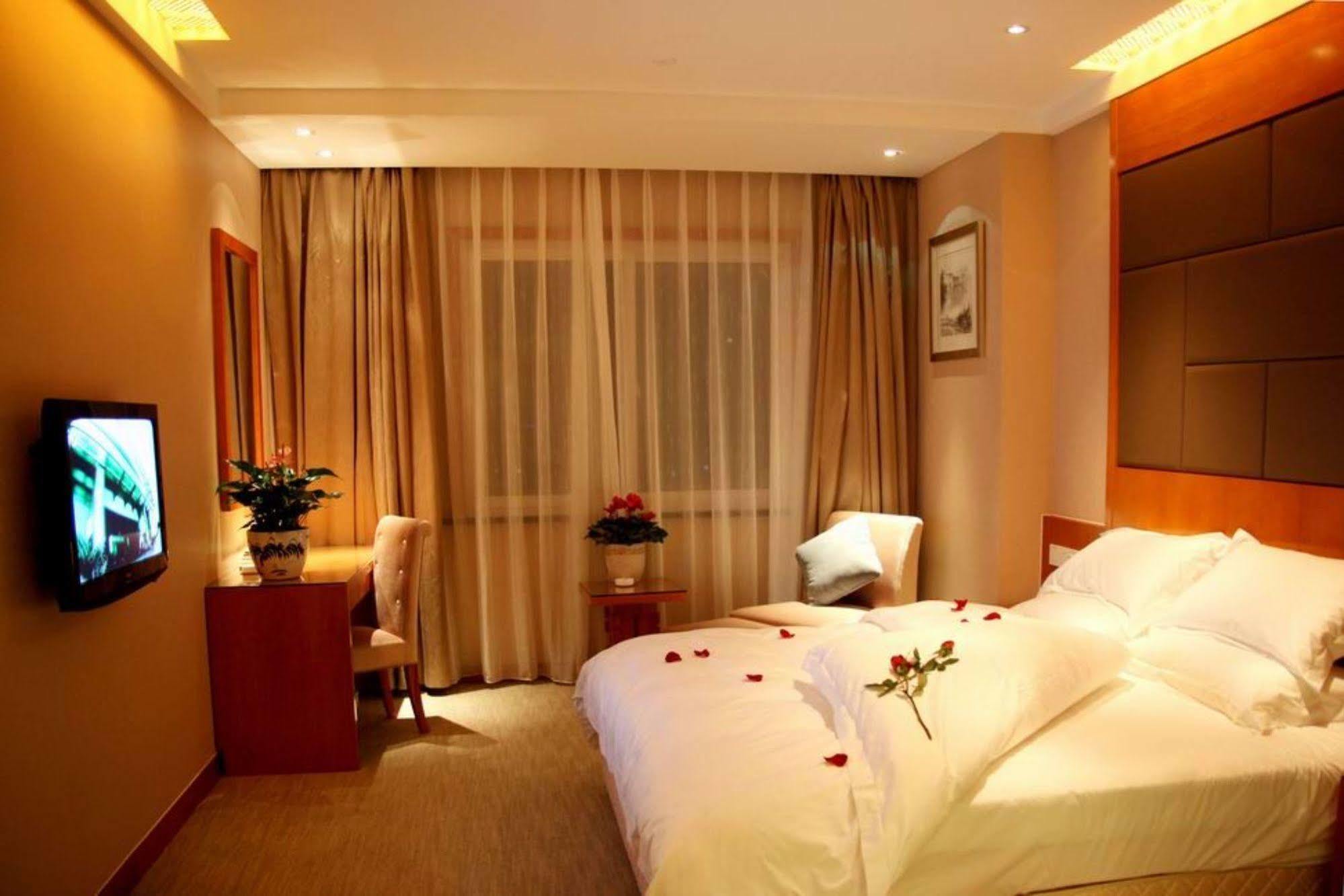 Oriental Hotel Tong Xiang Цзясин Экстерьер фото