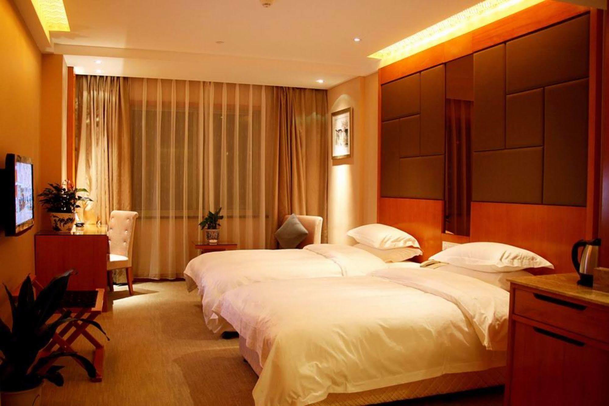 Oriental Hotel Tong Xiang Цзясин Экстерьер фото