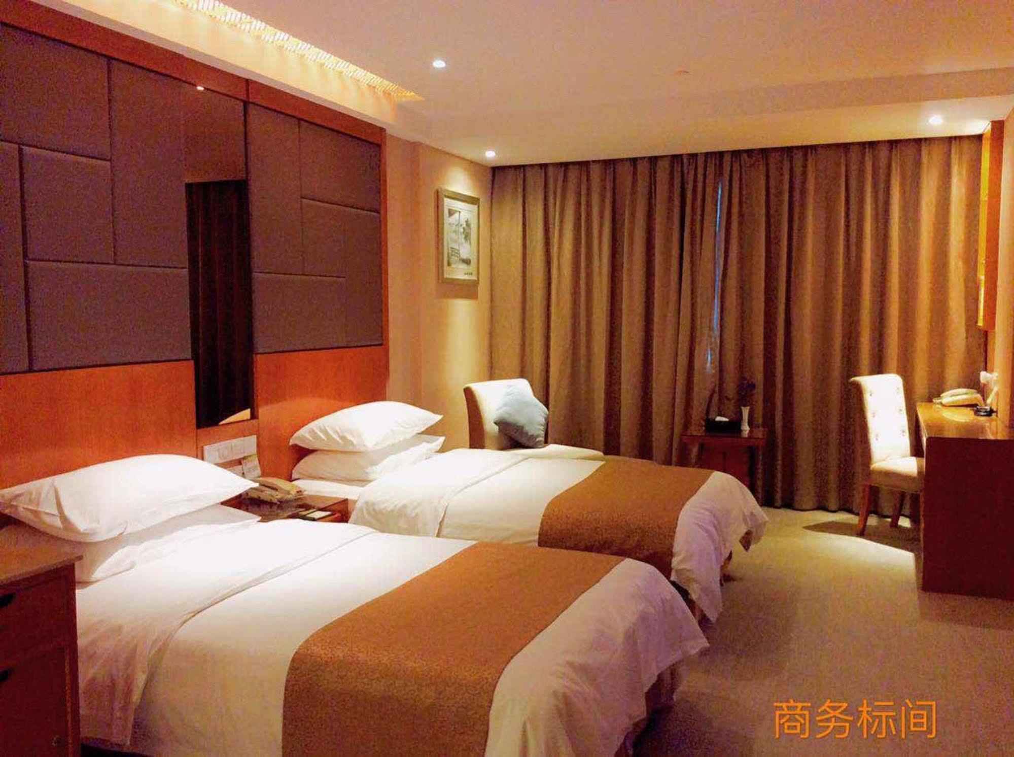 Oriental Hotel Tong Xiang Цзясин Экстерьер фото