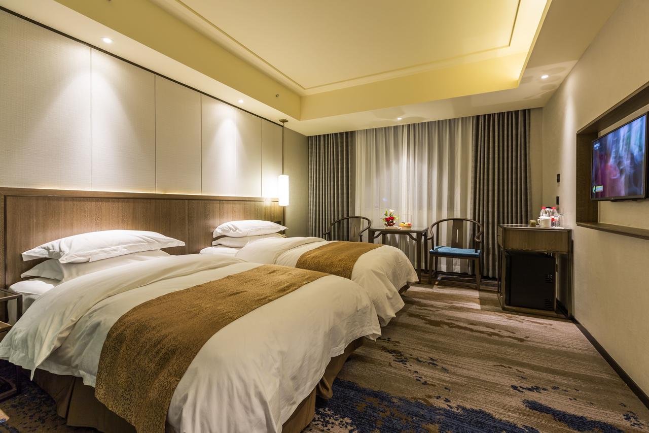 Oriental Hotel Tong Xiang Цзясин Экстерьер фото