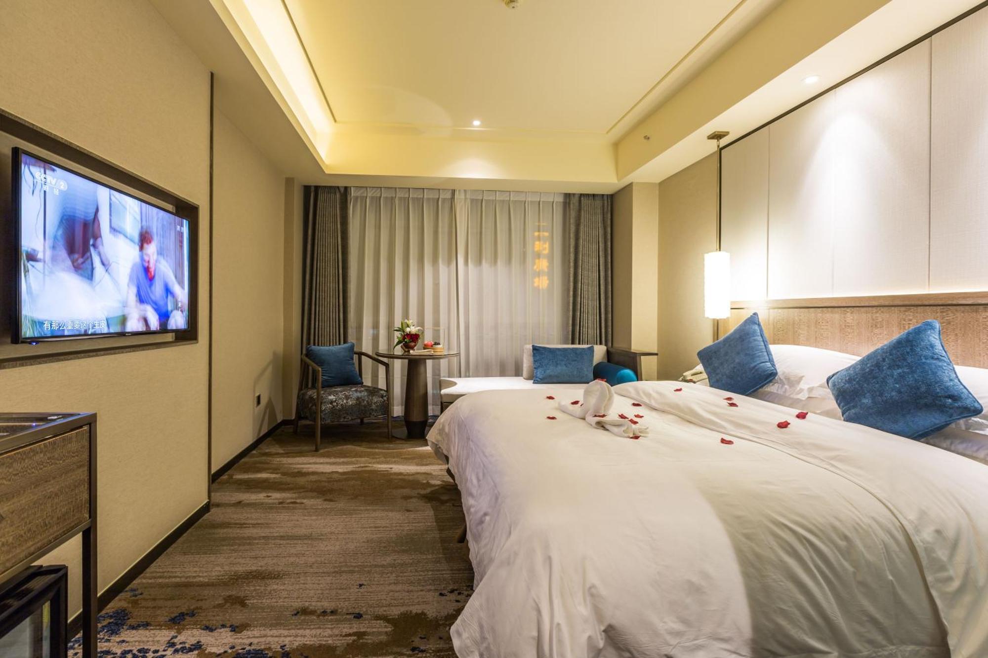 Oriental Hotel Tong Xiang Цзясин Экстерьер фото