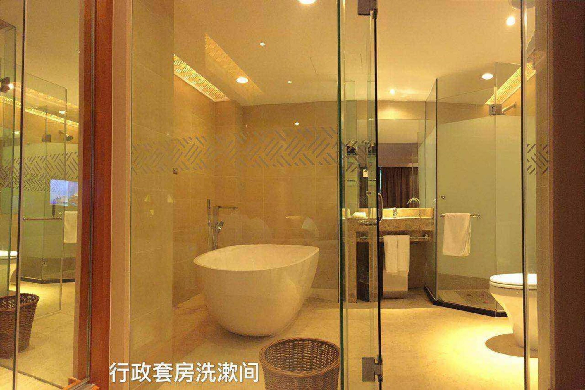 Oriental Hotel Tong Xiang Цзясин Экстерьер фото